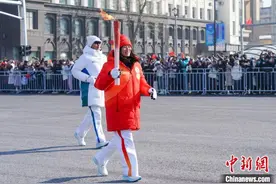 亚冬会让世界看见这样的哈尔滨——亚冬会火炬传递侧记图片