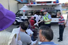 江门：“流动车管所”下乡镇，开展零距离便民服务图片
