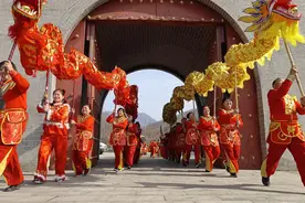 载歌载舞庆“三八”图片