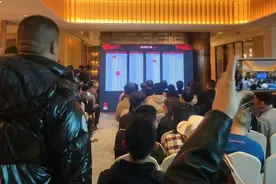 1.1亿顶复秒罄，212套豪宅一抢而空，上海新房市场持续火爆图片