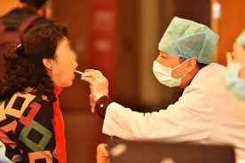 经常反复口腔溃疡的人，要警惕这种病！图片