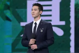 于适微博之夜再现姬发名台词   荣获“年度青云飞跃演员”图片