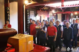 台湾进香团到花桥慈济宫谒祖图片
