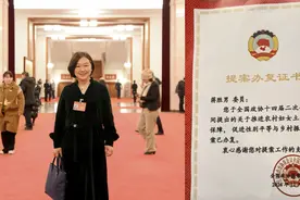 第十四届全国政协委员蒋胜男：去年农村妇女土地权益的提案办复，将于5月1日正式生效视频封面