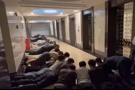 “欢迎黄总，生死不辱使命”，广东一教培机构多人趴地上迎接领导？机构回应图片