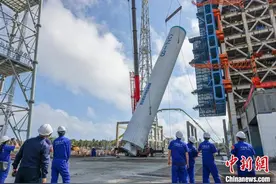 海南国际商业航天发射中心一号发射工位启动模拟箭吊装训练图片