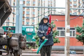 机车整备场上最“拉风”的人图片