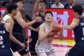 😅杜润旺防守张宁“劈头盖脸” 引发一众媒体人热议图片