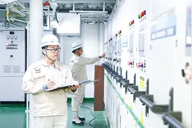 走近大国重器｜探访我国最大江海直达纯电动力集装箱船图片