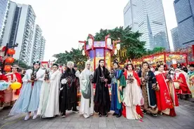 超611万人次打卡！夜游锦江、年味公园、春晚同款“花花”龙年春节成都公园绿道“火”图片