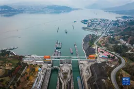 三峡船闸货运量刷新2022年纪录图片
