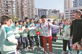 第10个全国近视防控宣传教育月活动启动图片