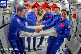 交接完成 神十八航天员乘组将于11月4日返回地球图片