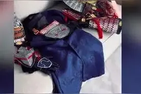 床单变古装，妈妈给儿子拍出国风大片！图片