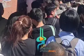 撒贝宁又来济南啦！在民族大街做了一锅大馒头，有谁知道录的什么节目吗？图片