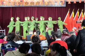 东西湖区长青街老年大学开学，成立老年大学艺术团图片
