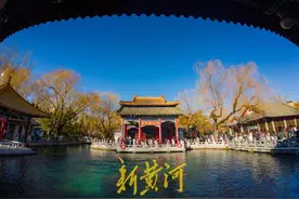 冬日泉水醉游人图片