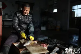 海边晒鱼干，晒出家乡味图片