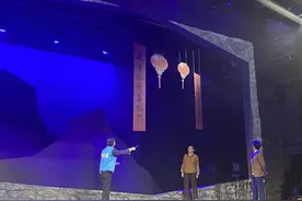首部抓党建促乡村振兴舞台剧《云间桃花烟火情》首演圆满成功图片
