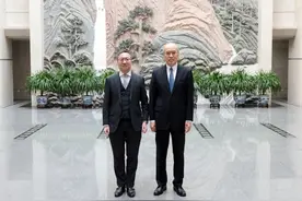 张军会见香港律政司司长林定国图片