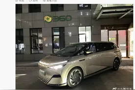 周鸿祎喊话友商提供“体验用车”，小鹏汽车：车已送到360公司楼下图片
