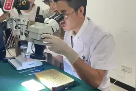医生的手有多稳？心有多细？医师节：看医生“亮绝活”图片