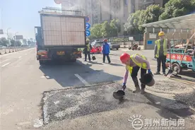 为马拉松护航 荆州市城管委全力美化“赛道”环境图片