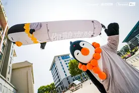 “鹅”来“珞”！腾讯招聘走进武汉大学，邀请同学们放飞“offer鹅”风筝图片