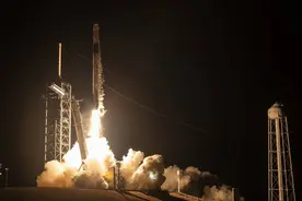SpaceX发射人类首次极地轨道载人航天任务：将在太空种蘑菇、拍X光片图片