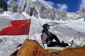 “这里我学过！”这个国庆假期，这位爸爸带女儿打卡课本里的大美中国图片