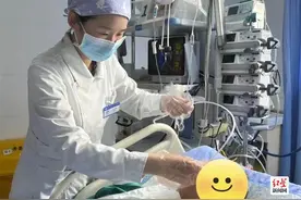 列车上紧急救援晕厥女孩 网友纷纷点赞东部新区这位护士图片