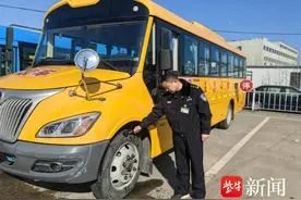 “护学模式”全面启动！徐州交警多措并举护航春季开学 筑牢校园交通安全防线图片