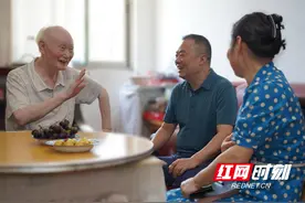 传承国医精神 湖南省中西医结合医院领导看望慰问国医大师刘祖贻图片