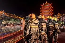 除夕夜平安不“打烊”， 武汉消防守护江城万家团圆图片