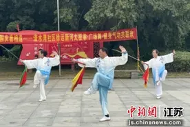 徐州鼓楼区琵琶街道一社区举办文体展演喜迎双节图片