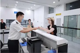 出入境旅客突破3万人次 抚远海关为中俄跨境游“保驾护航”图片