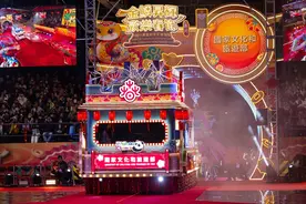 图片新闻｜澳门举办2025年农历新年花车汇演图片