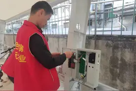 潍城区南关街道西南关社区：电动车充电桩，让居民便利充上“安全电”图片
