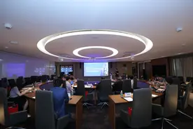 中原消费金融联合腾讯，启动制定全球首个金融风控大模型标准图片
