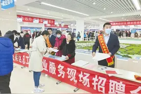 推动就业服务向乡村延伸 烟台市总工会“春风送岗”助力农民工求职图片