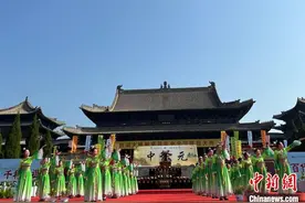 “华人老家”山西洪洞：大槐树下中元祭图片