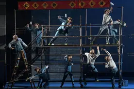 北舞建校70周年新作舞剧《巍巍正阳》首演 一家五代跨越百年的故事展现时代变迁图片