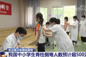 “量身定制”课桌椅？福建一地出实招，网友：太羡慕了图片