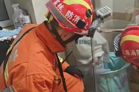 孩童手指被卡门缝，松江消防紧急救援图片
