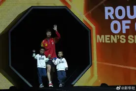 父爱满满！马龙带两个儿子亮相中国大满贯，横扫对手晋级32强！图片