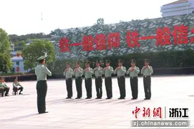 武警丽水支队：炎炎烈日铿锵步 队列会操展风采图片