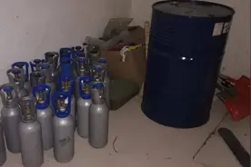 四川富顺警方侦破首例全国集群打击非法经营“笑气”案 分销网络遍布12省图片