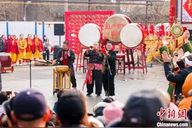 鼓声里的临汾：锣鼓主播办“村晚” 威风锣鼓添年味图片