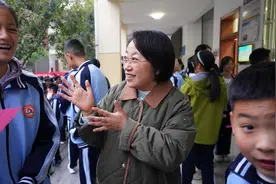 泰安六中“英语角”活动精彩纷呈图片