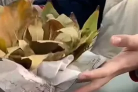 果然视频∣“漂亮有创意”，高中生用落叶做成花束送给老师图片